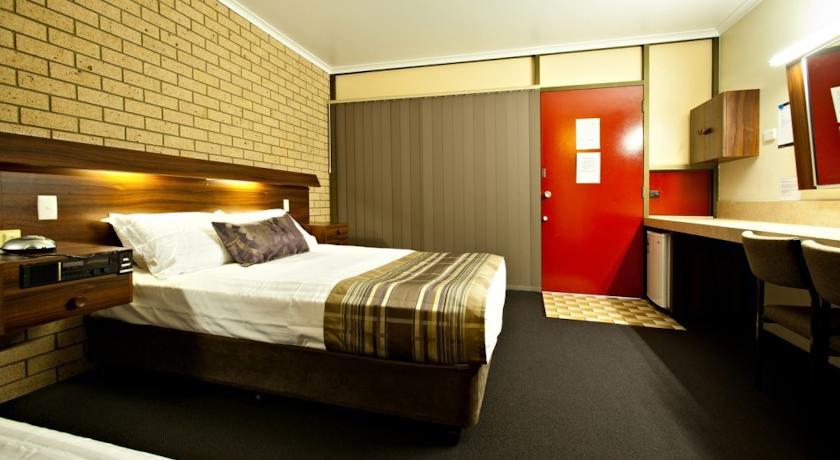 Sarina Motor Inn Habitación foto